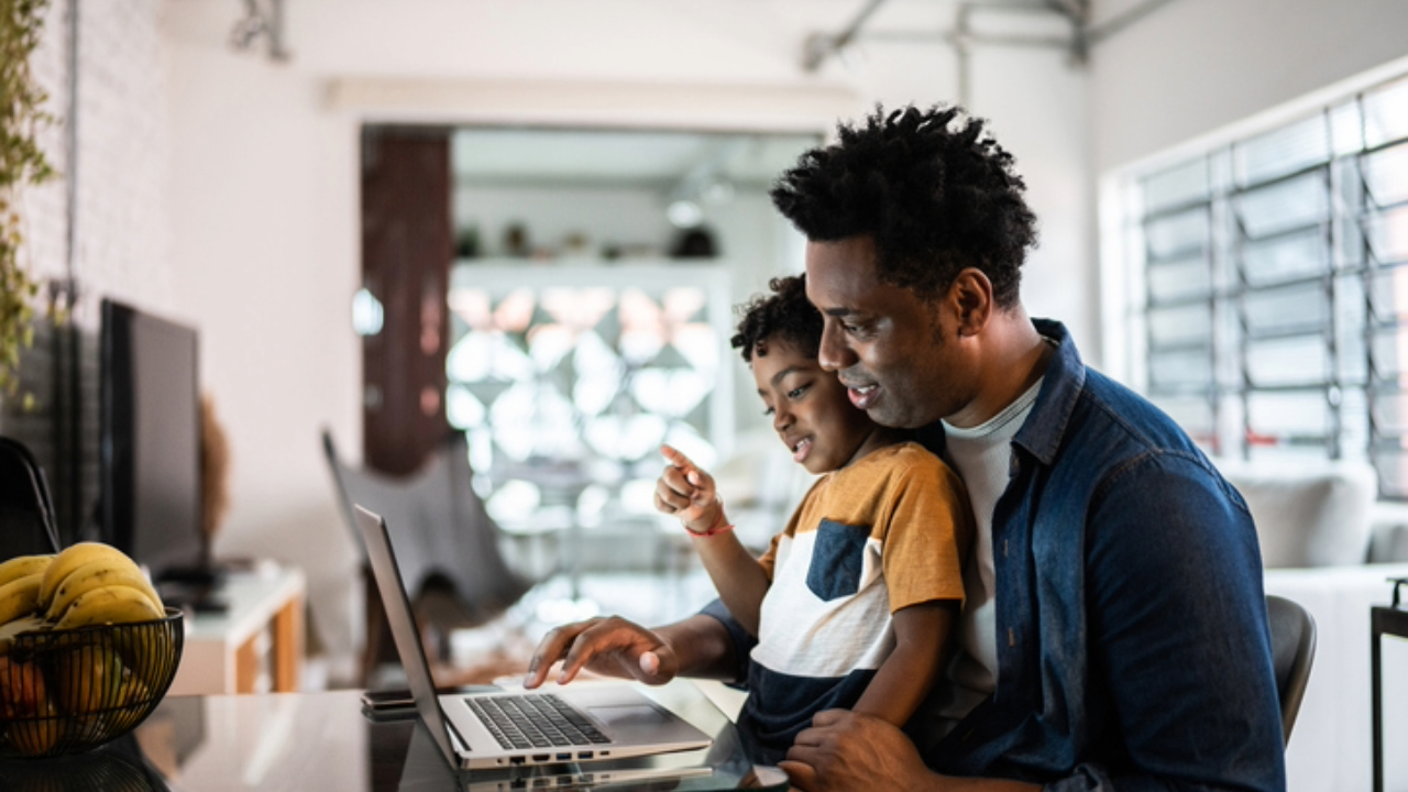 Explore destinos incríveis que oferecem atividades divertidas e educativas para crianças, adolescentes e adultos, garantindo férias escolares inesquecíveis para toda a família.